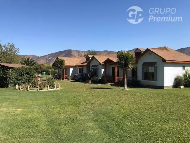 Parcela en venta Peñaflor con 2 casas piscina quincho 5D 4B