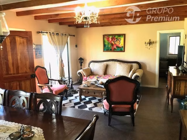 Parcela en venta Peñaflor con 2 casas piscina quincho 5D 4B