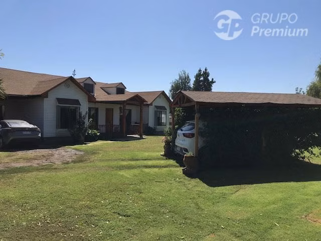 Parcela en venta Peñaflor con 2 casas piscina quincho 5D 4B