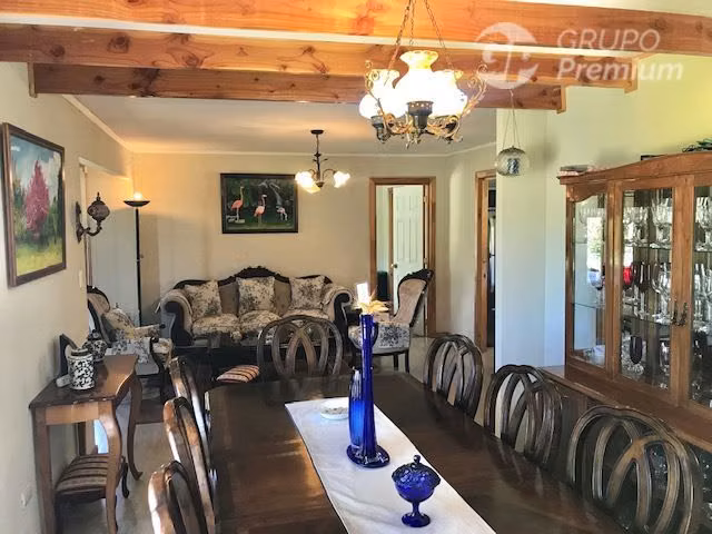 Parcela en venta Peñaflor con 2 casas piscina quincho 5D 4B