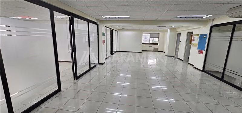 Oficina en arriendo todo un piso 520 m2 en Torre Ligure CCP