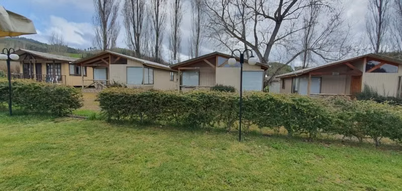 Hermosa Parcela con Casa, Piscinas, Quinchos y 4 Cabañas - Imagen 29