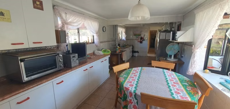 Hermosa Parcela con Casa, Piscinas, Quinchos y 4 Cabañas - Imagen 8