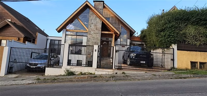 Casa en venta de 4 dorm. en San Pedro de la Paz