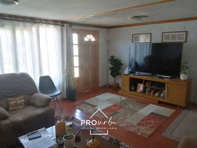 Excelente y amplia Casa en venta en Maipú (regularizada)