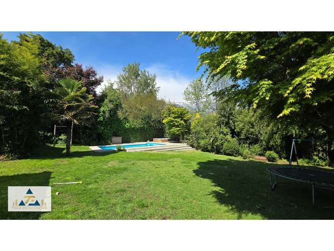 Nuevo Precio! Hermosa casa chilena con espectacular jardín aislado