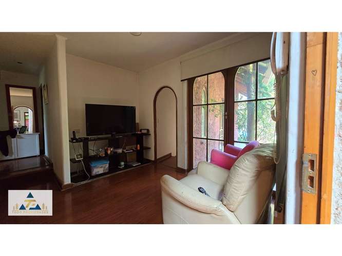 Nuevo Precio! Hermosa casa chilena con espectacular jardín aislado