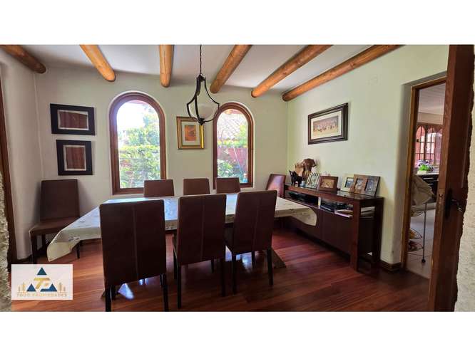 Nuevo Precio! Hermosa casa chilena con espectacular jardín aislado