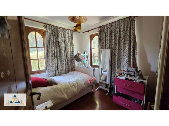 Nuevo Precio! Hermosa casa chilena con espectacular jardín aislado