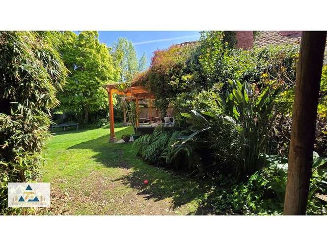 Nuevo Precio! Hermosa casa chilena con espectacular jardín aislado