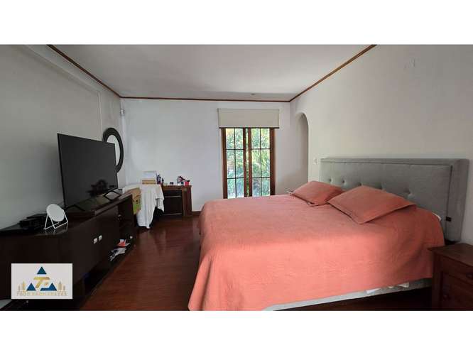 Nuevo Precio! Hermosa casa chilena con espectacular jardín aislado