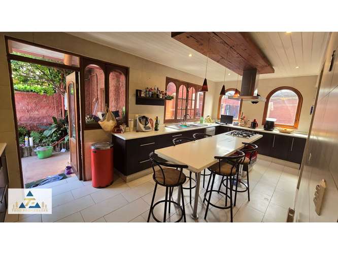 Nuevo Precio! Hermosa casa chilena con espectacular jardín aislado