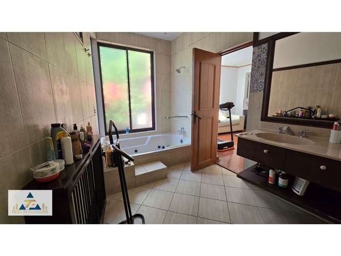Nuevo Precio! Hermosa casa chilena con espectacular jardín aislado