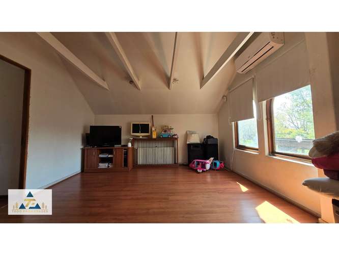 Nuevo Precio! Hermosa casa chilena con espectacular jardín aislado