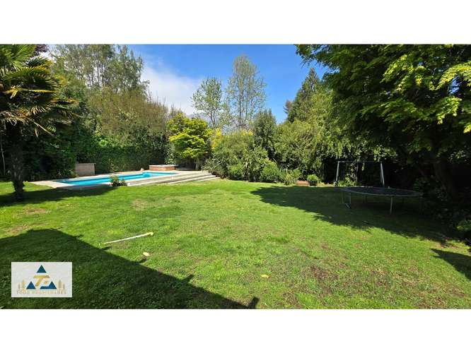 Nuevo Precio! Hermosa casa chilena con espectacular jardín aislado