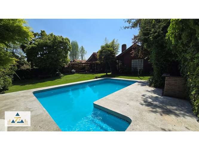 Nuevo Precio! Hermosa casa chilena con espectacular jardín aislado