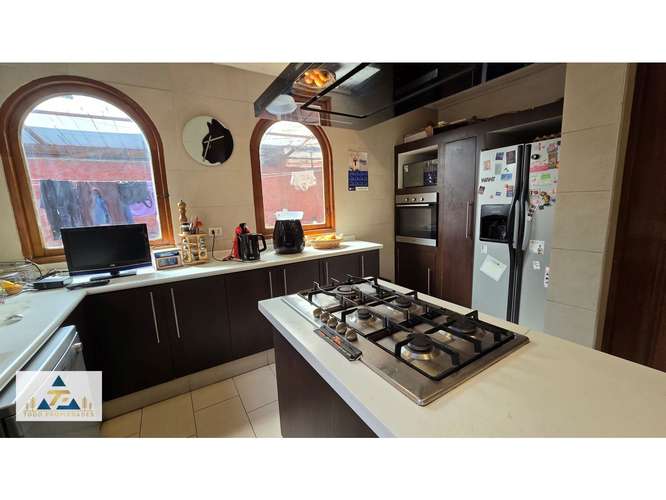 Nuevo Precio! Hermosa casa chilena con espectacular jardín aislado