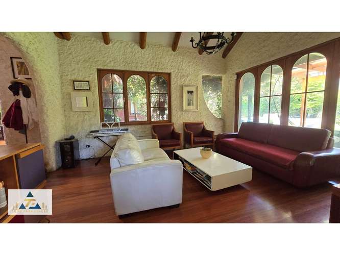 Nuevo Precio! Hermosa casa chilena con espectacular jardín aislado
