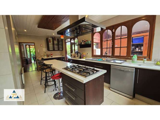 Nuevo Precio! Hermosa casa chilena con espectacular jardín aislado