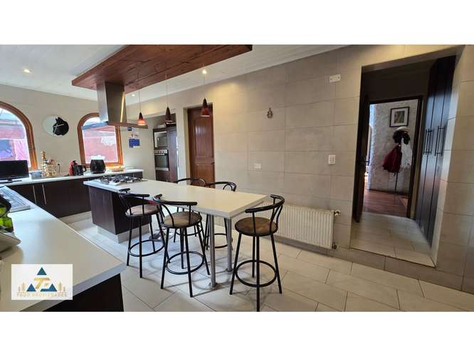 Nuevo Precio! Hermosa casa chilena con espectacular jardín aislado