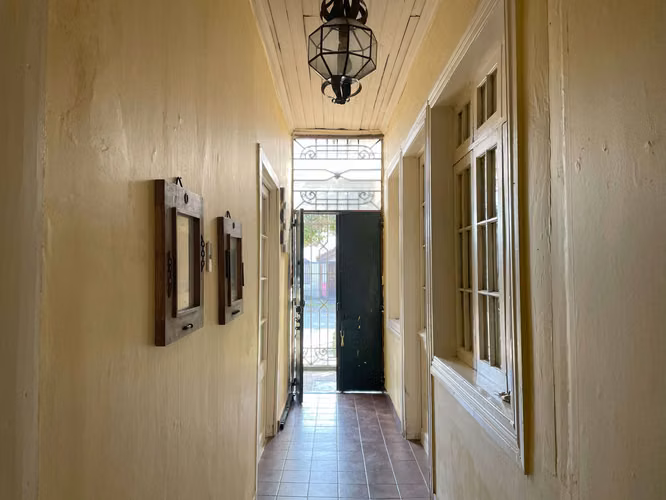Versátil y funcional casa con aptitud habitacional o comercial - Imagen 2