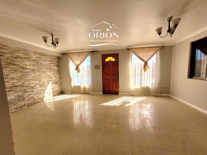 Vende amplia casa, regularizada (153207)