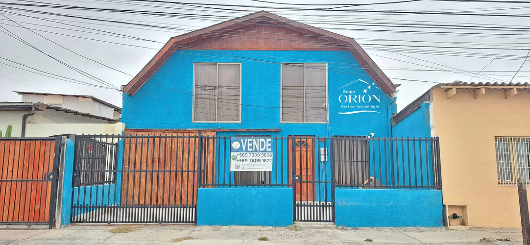 Vende amplia casa, regularizada (153207)