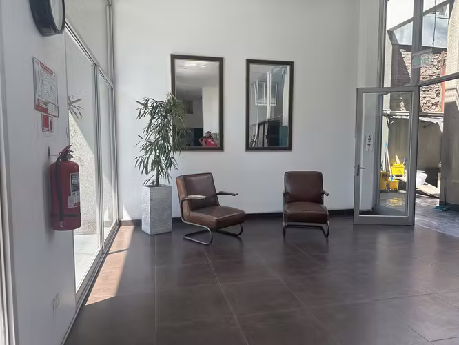 Precioso, luminoso y como nuevo se vende departamento calle Serrano Santiago Centro