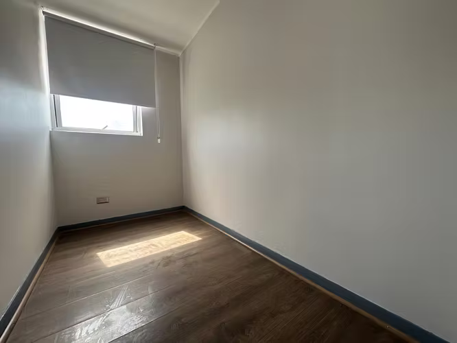 Precioso, luminoso y como nuevo se vende departamento calle Serrano Santiago Centro