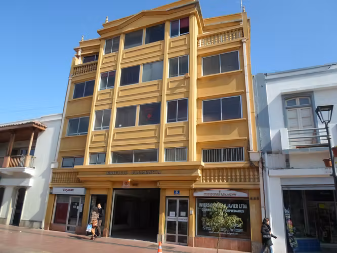 Oficina 32 en Arriendo en Edificio Florencia, Centro de La Serena | 21 m² con Internet Incluido