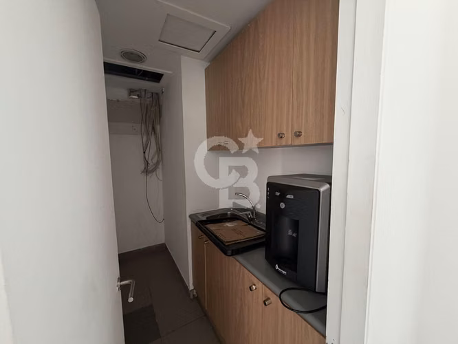 Oficina de 270,3 m2 habilitada en Ciudad Empresarial