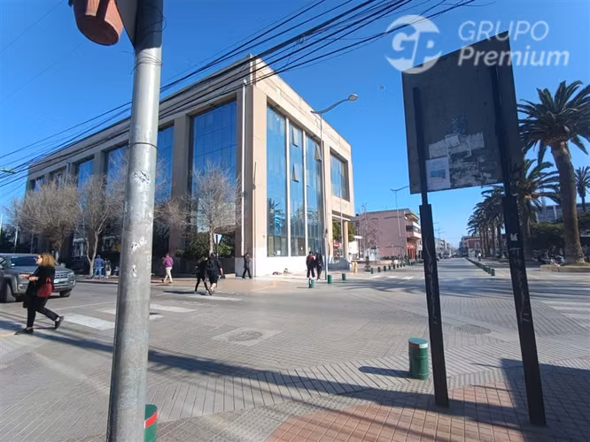 OPORTUNIDAD EN OVALLE MEDIA CUADRA EN PLENO CENTRO V MACKENN