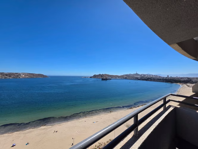 ARRIENDO DEPARTAMENTO AÑO CORRIDO EN PRIMERA LÍNEA CON VISTA AL MAR