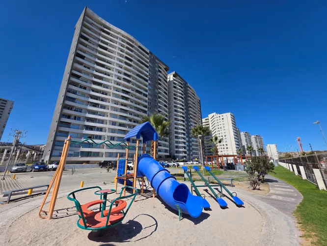 ARRIENDO DEPARTAMENTO AÑO CORRIDO EN PRIMERA LÍNEA CON VISTA AL MAR
