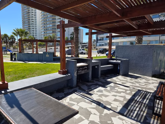ARRIENDO DEPARTAMENTO AÑO CORRIDO EN PRIMERA LÍNEA CON VISTA AL MAR