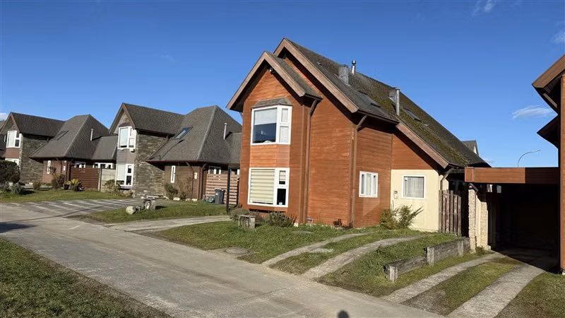 Casa en venta de 4 dorm. en Puerto Varas