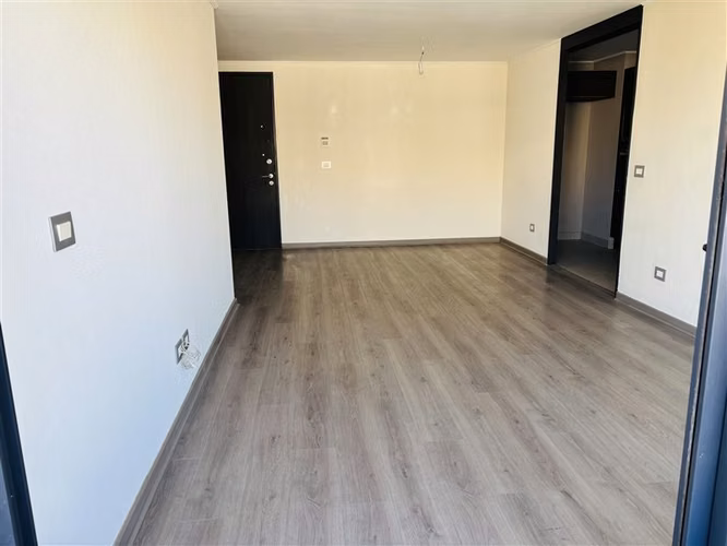 Departamento casi nuevo 3dorm 2baños 1est Metro Chile España