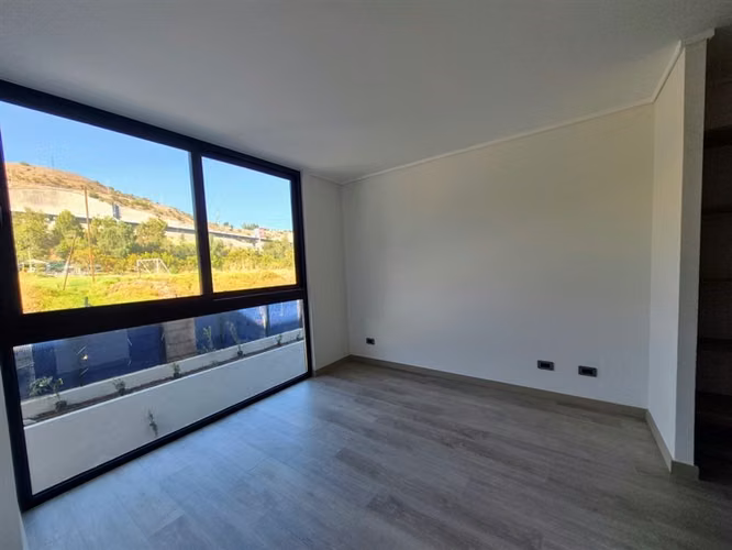 Departamento en venta de 2 dorm. con jardín en Huechuraba