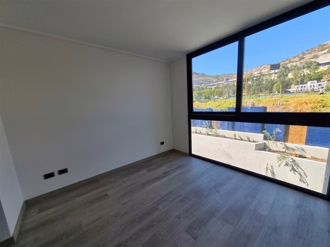Departamento en venta de 2 dorm. con jardín en Huechuraba