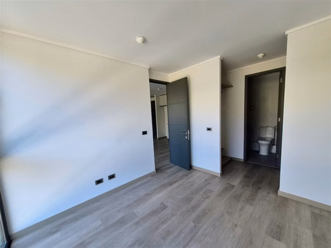 Departamento en venta de 2 dorm. con jardín en Huechuraba