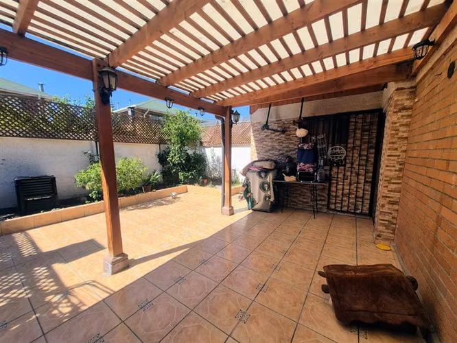 Casa en venta de 5 dorm. y 4 baños en La Florida - Imagen 11