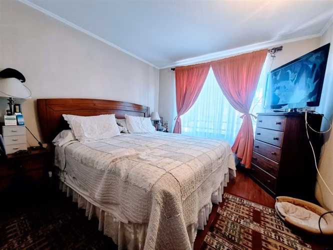 Casa en venta de 5 dorm. y 4 baños en La Florida