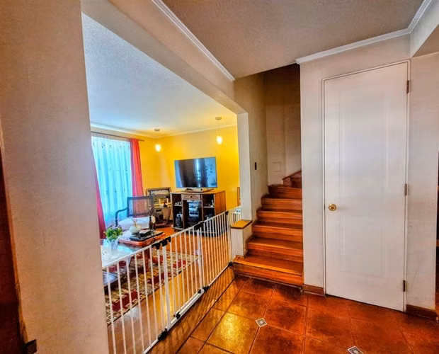 Casa en venta de 5 dorm. y 4 baños en La Florida