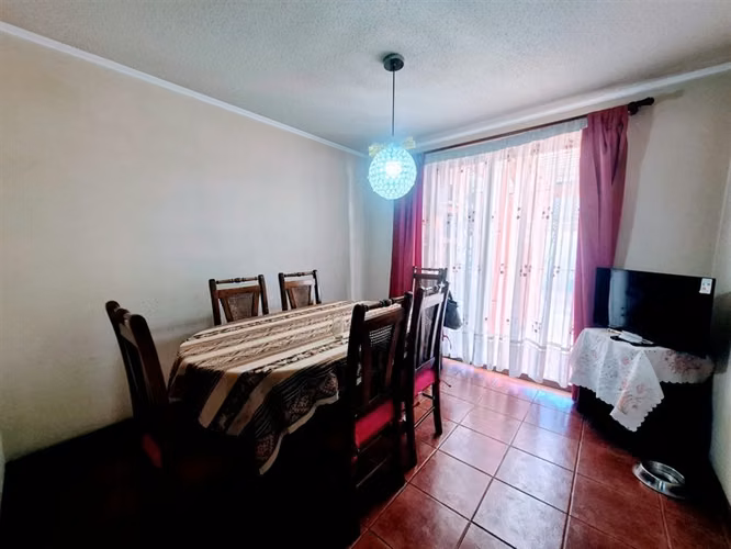 Casa en venta de 5 dorm. y 4 baños en La Florida