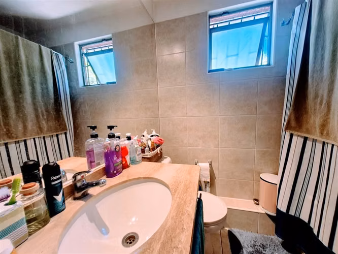 Casa en venta de 5 dorm. y 4 baños en La Florida - Imagen 18