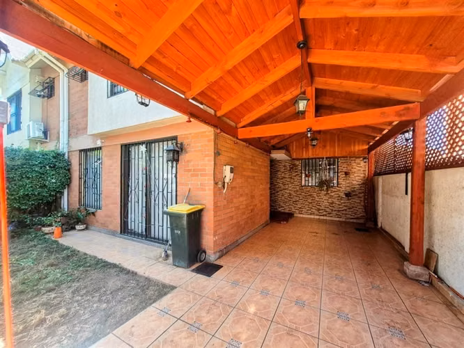 Casa en venta de 5 dorm. y 4 baños en La Florida
