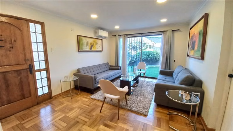 Renovada casa en Las Condes, Barrio residencial!