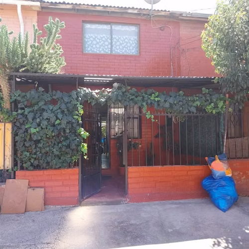 Casa en venta de 2 dorm. en Maipú