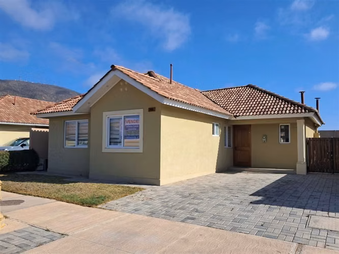 Casa en Venta Condominio Serena Oriente 3D/2B