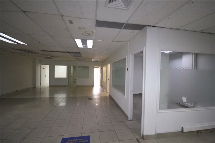 Local Comercial con acceso peatonal frente a Plaza de Maipú